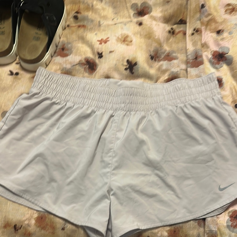Nike Women's Athletic Shorts - Dusty Pink